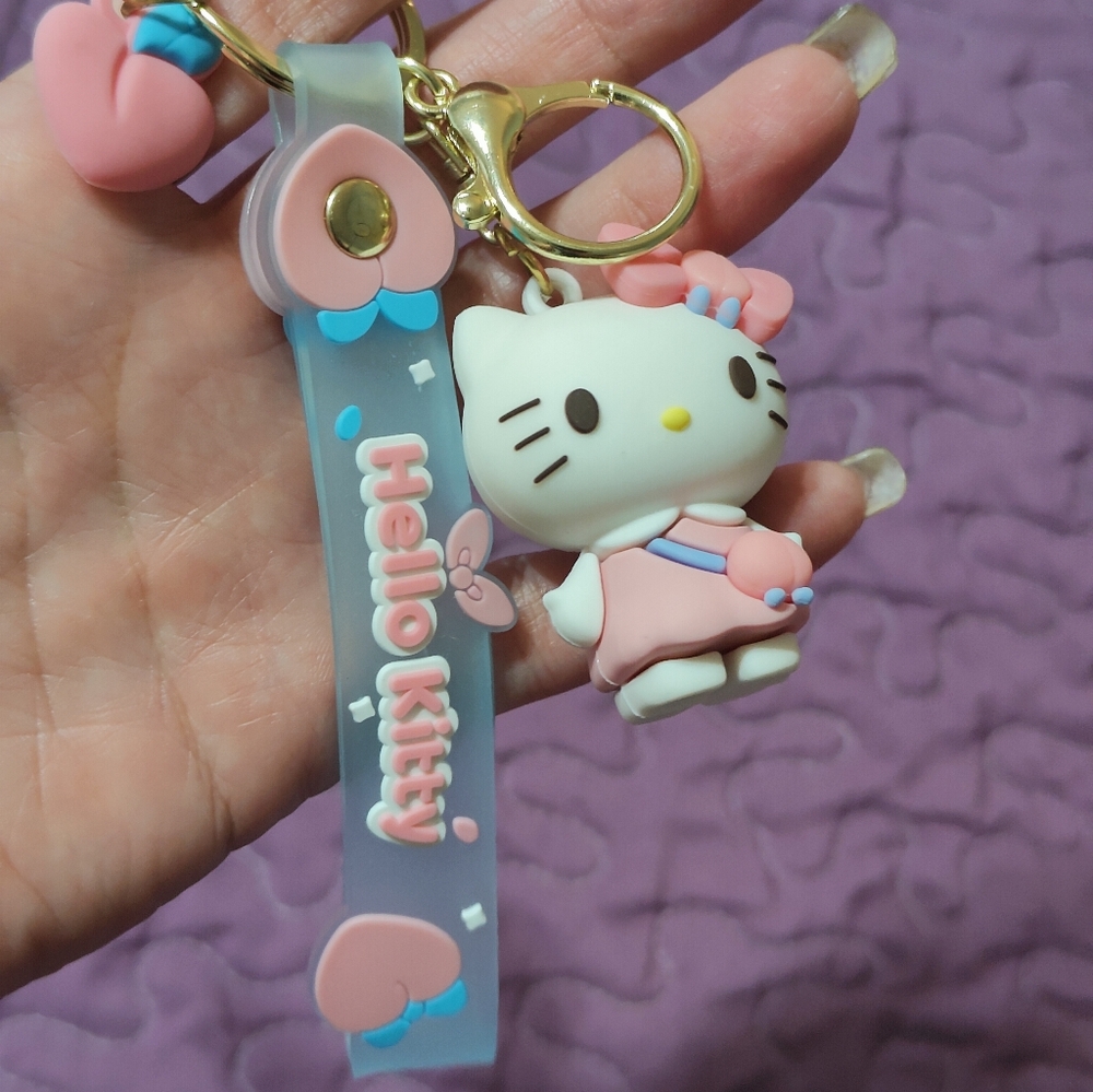 Hello Kitty Keychain - Picture 3 of 3